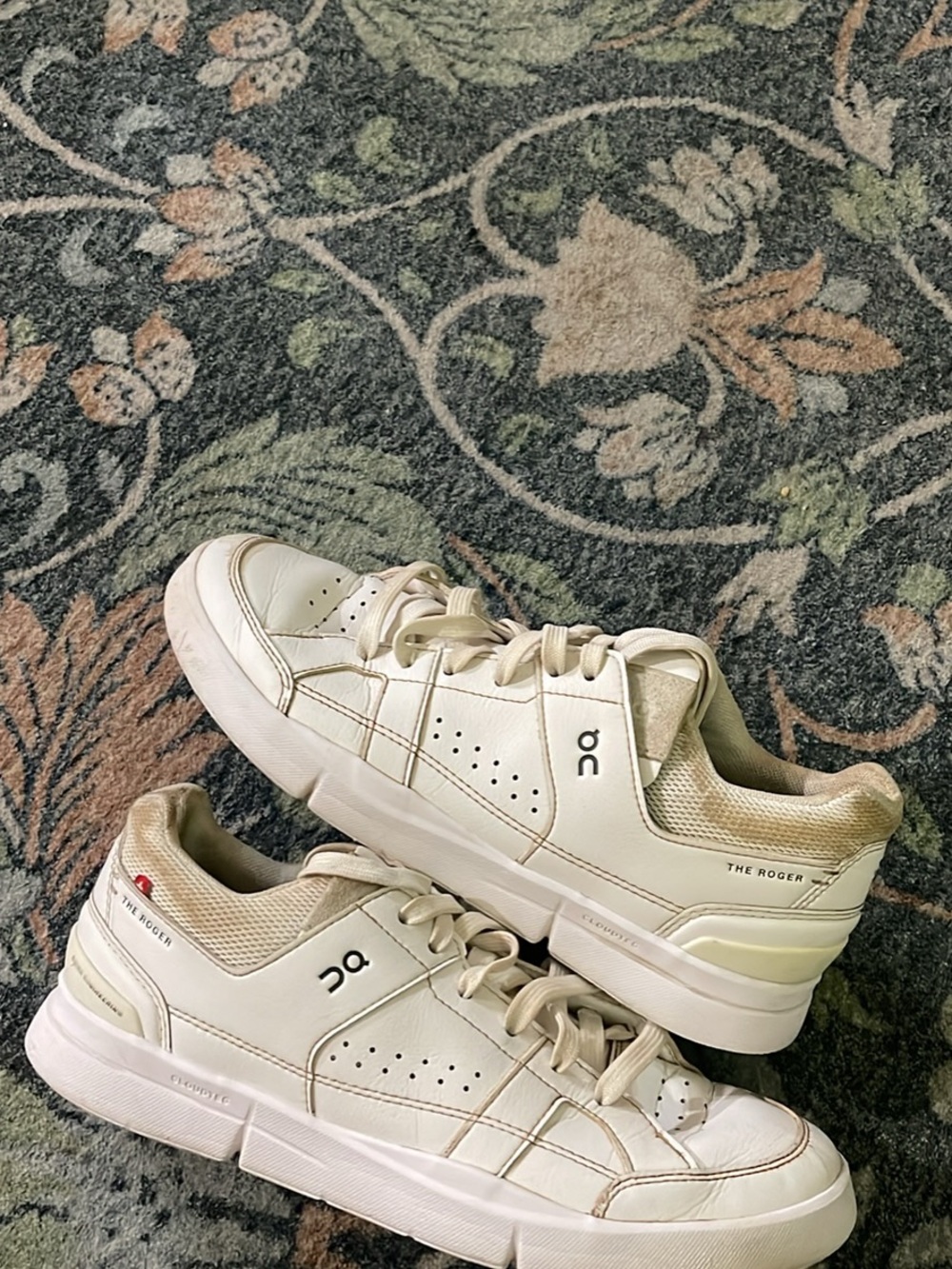 On Running Cream/Beige The Roger Low-Top Sneakers